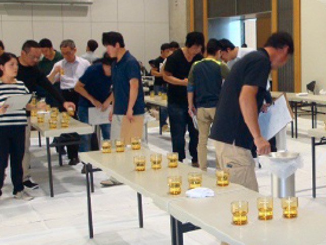 きき酒の講習会の様子