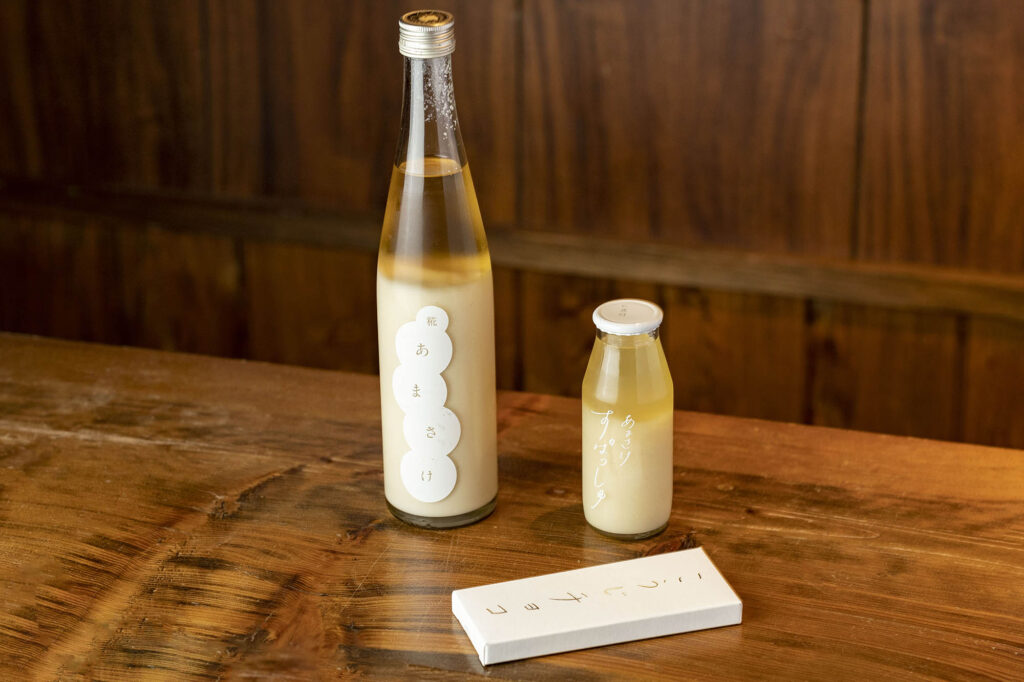 They also develop and sell products made with koji and lactic acid bacteria, such as 'Nomu Tenteki' (Drinkable IV Drip) (left), 'Amazake Splash' (center), and 'Koji Choco' (right).
