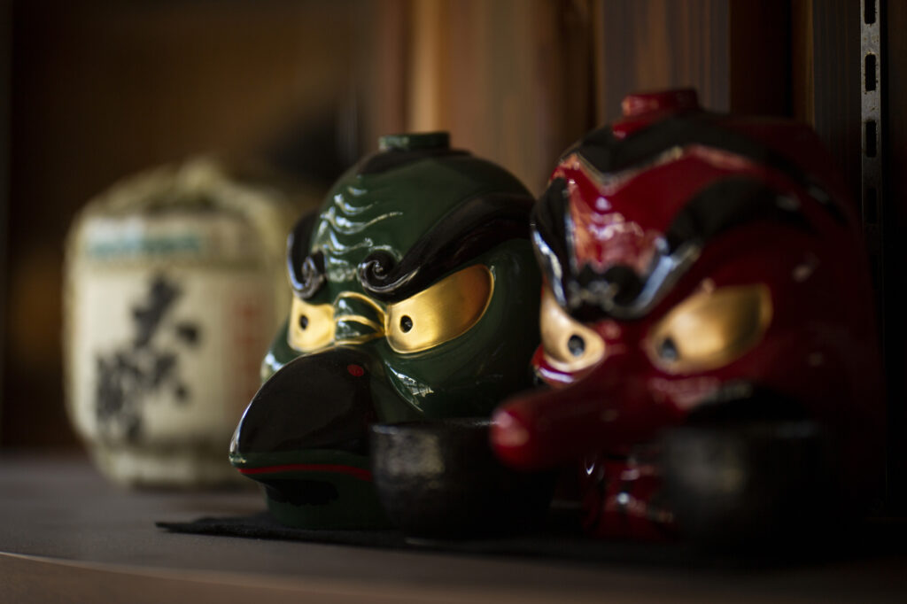 In the early Meiji period, while preparing to found the brewery, two Tengu masks were discovered in the kura (storehouse). Taking this as a gift from the gods and a good omen, it became the origin of the name Daitengu Shuzo. The 'Daitengu Tengu Bottle' was launched in honor of this anecdote.