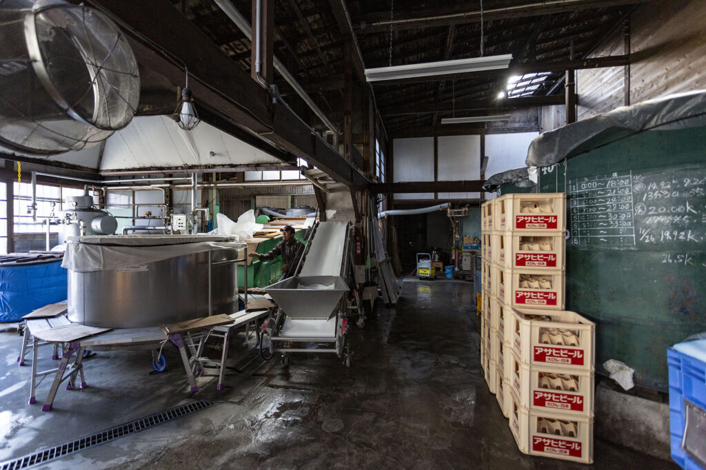 An interior view of the brewery. The sake of Toyokuni Brewery is brewed with the slightly hard underflow water from the Abukuma mountain range. To prevent the yeast from over-fermenting, it is characteristically fermented at ultra-low temperatures.