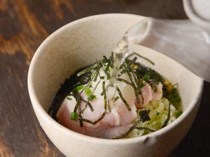 鶏卸直営 朝びき専門 八金 高槻店